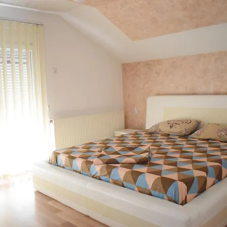 Apartments Holiday Apartment *
