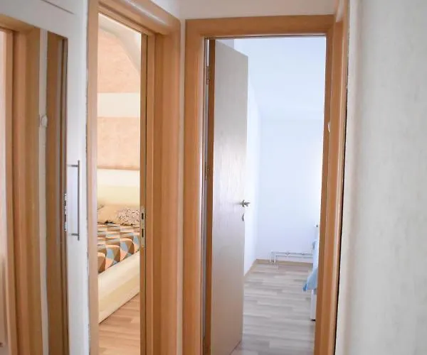 Apartments Holiday 아파트 브라네