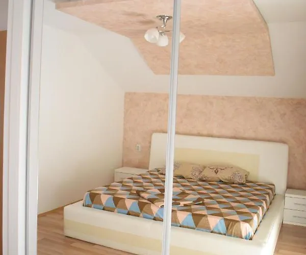 Apartments Holiday * 브라네