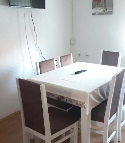 Apartments Holiday * 브라네